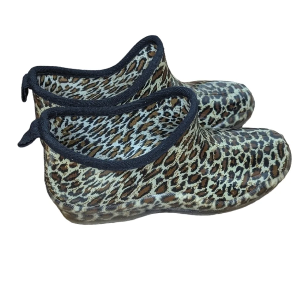 Corky's Stormy Leopard Print Woman's Size 11